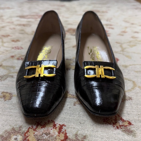Salvatore Ferragamo Black Crocodile Pattern Loafers with Gold Buckle - Picture 1 of 10